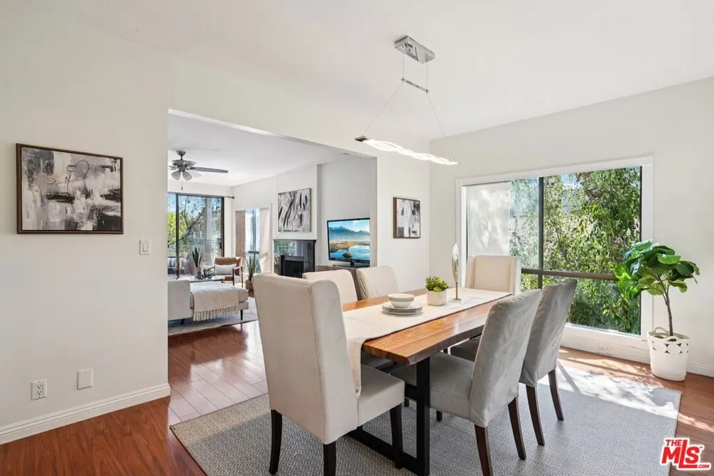 1209 Amherst Avenue 201, Los Angeles, California 90025 home-pic-12